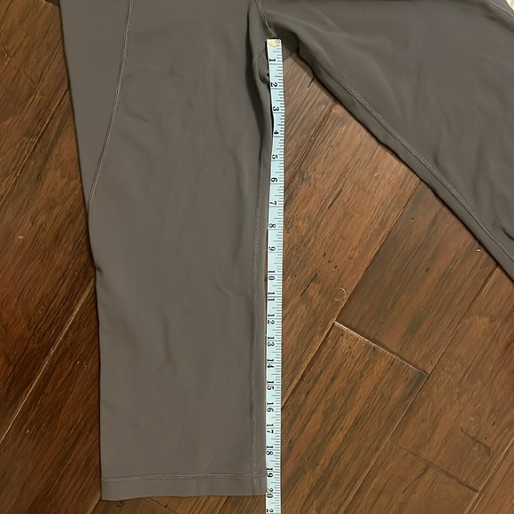 Lululemon Gather & Crow Crop Soot Light / Groovy Stripe Nimbus Size 8 - Picture 9 of 11